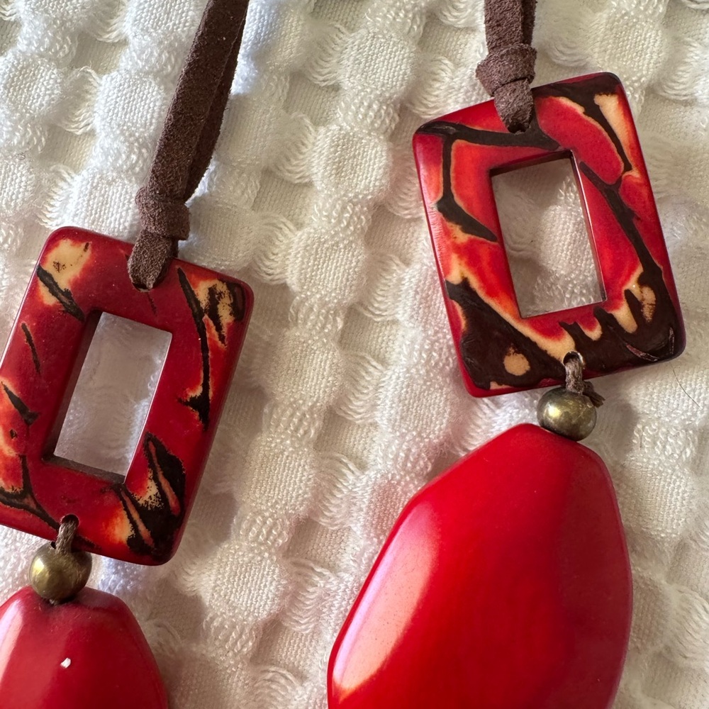 Red and Brown Beaded Necklace - Picture 6 of 9